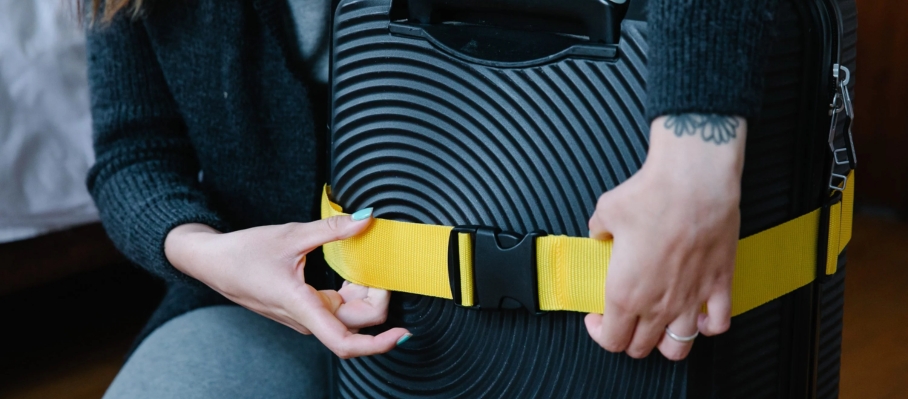 The Complete Guide of Using Luggage Straps While Traveling